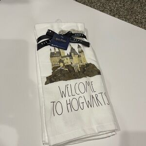 ✨Rae Dunn White Hogwarts Hand Towels✨